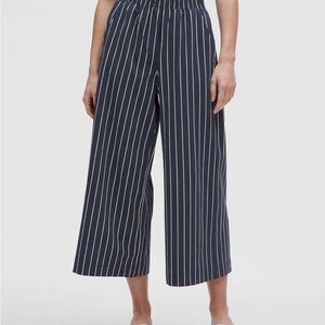 Lululemon Stretch Woven Wide Leg Cropped Pant